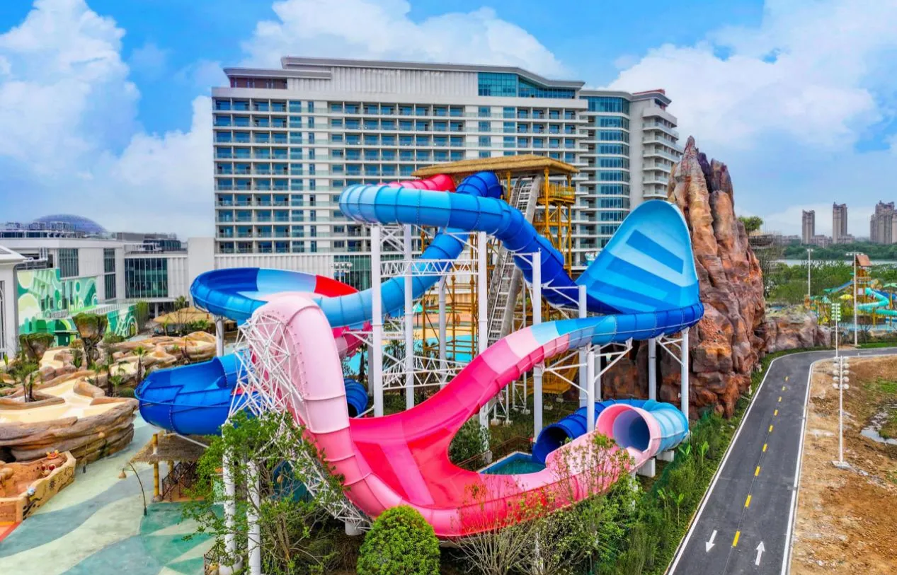 Double Storm, Ultimate Speed — The Interstellar Spiral and Giant Wave Rolling Combination Ignites Water Park Thrills